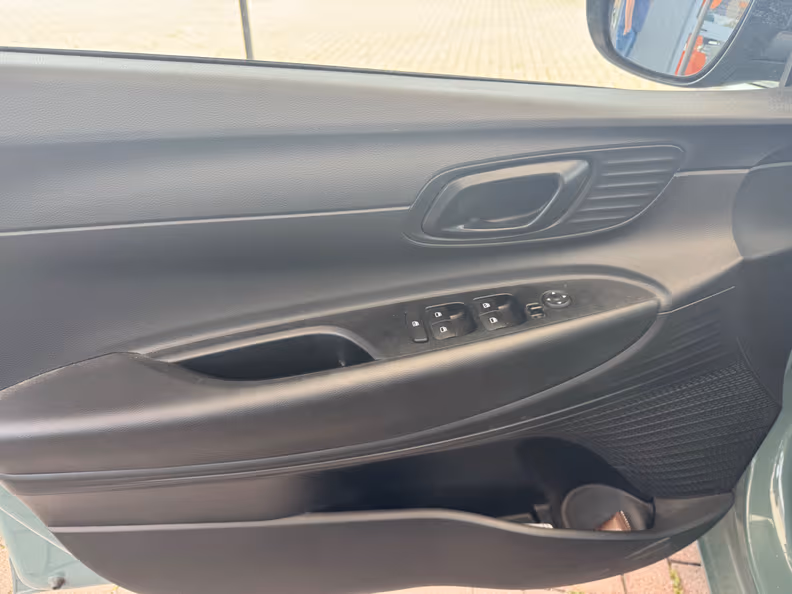 Hyundai i20 - 24