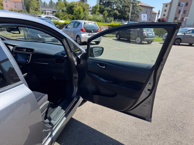 Nissan Leaf - 12