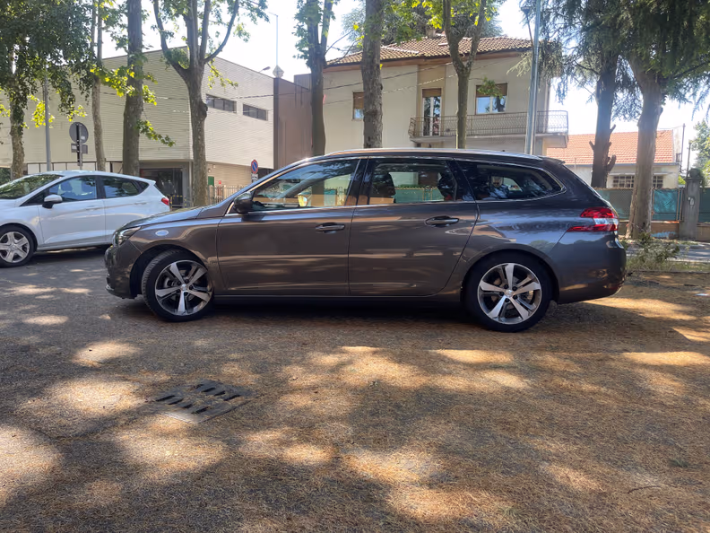Peugeot 308 - 8
