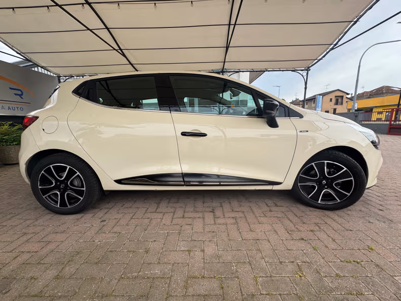 Renault Clio - 17