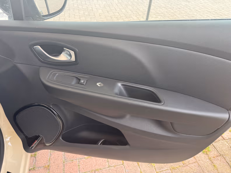 Renault Clio - 22