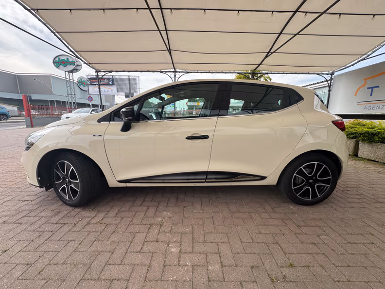 Renault Clio - 15