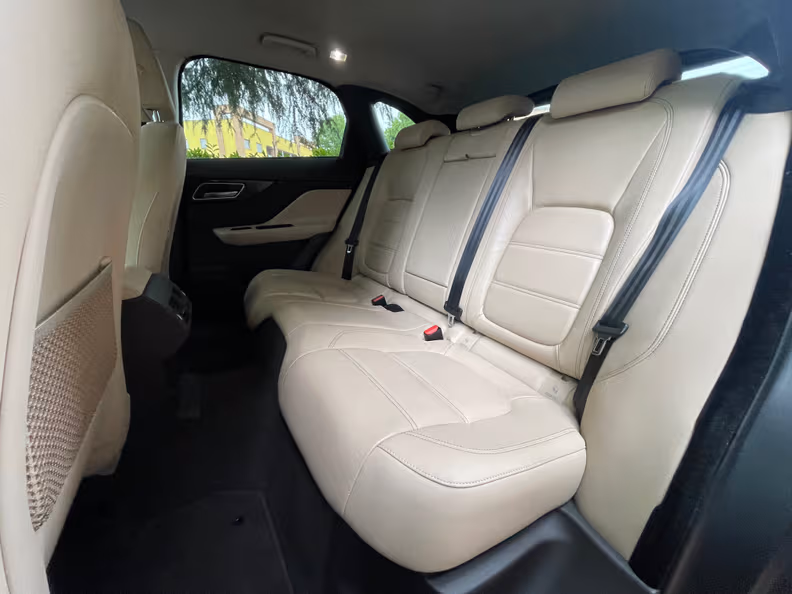 Jaguar F-Pace - 26