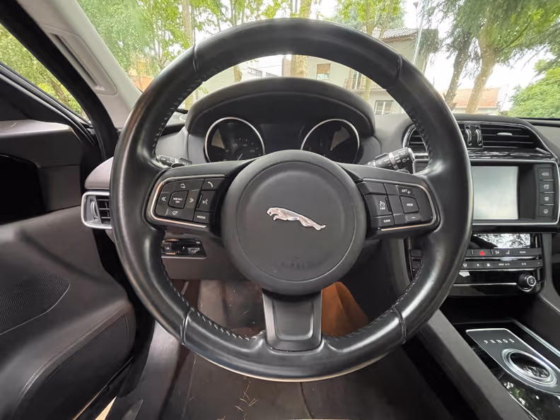 Jaguar F-Pace - 13
