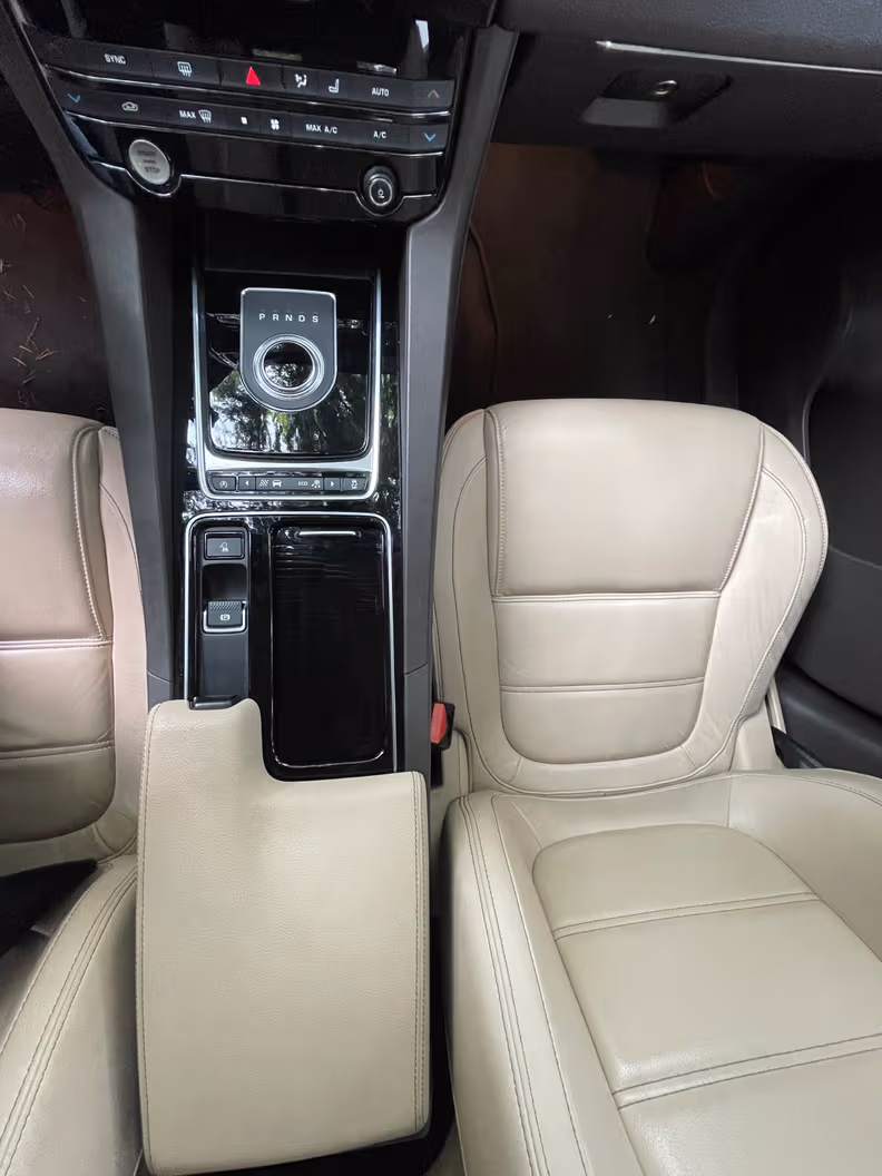 Jaguar F-Pace - 17