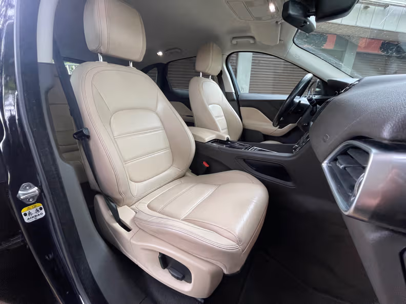 Jaguar F-Pace - 23