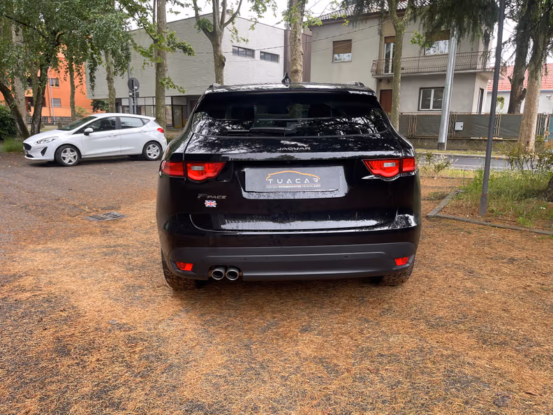 Jaguar F-Pace - 6