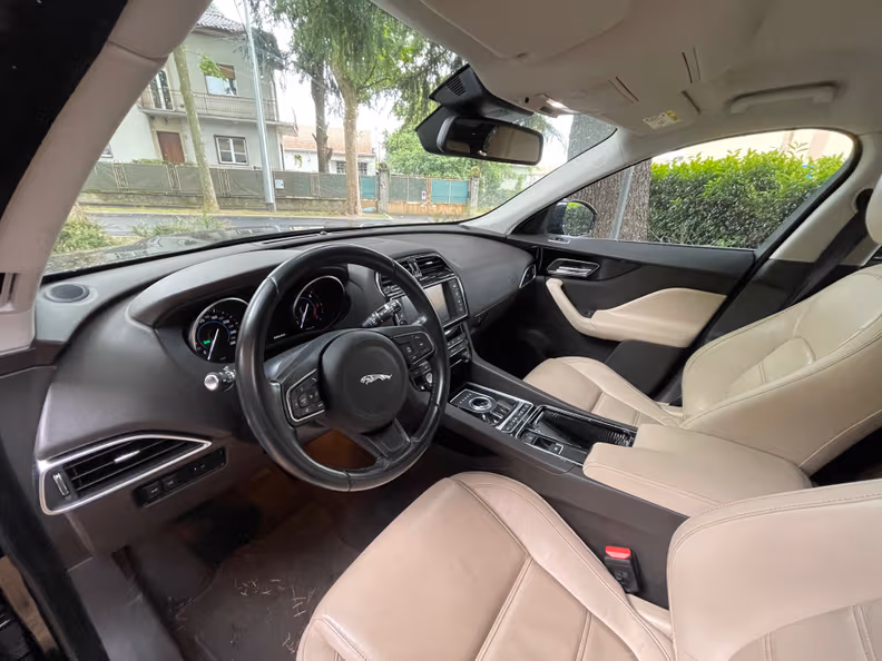 Jaguar F-Pace - 24
