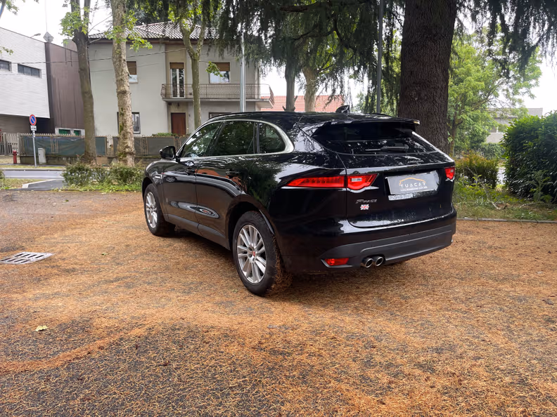 Jaguar F-Pace - 7