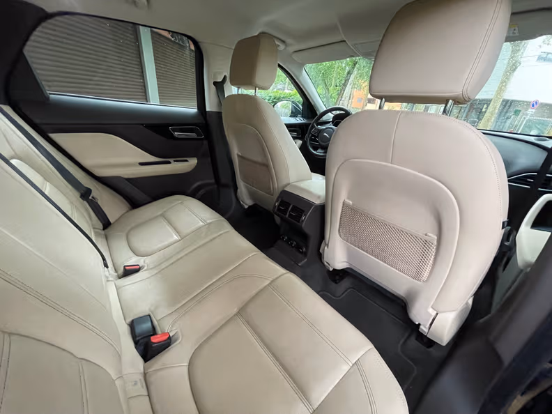 Jaguar F-Pace - 28