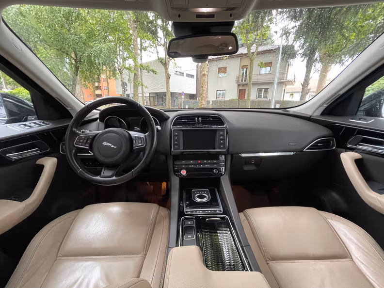 Jaguar F-Pace - 14