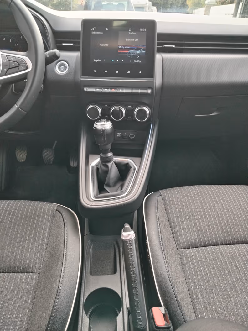 Renault Clio - 36