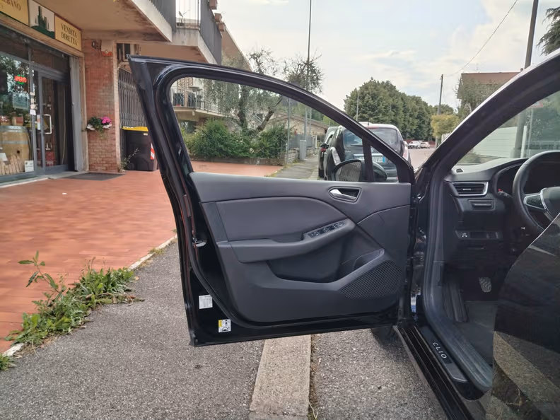 Renault Clio - 26
