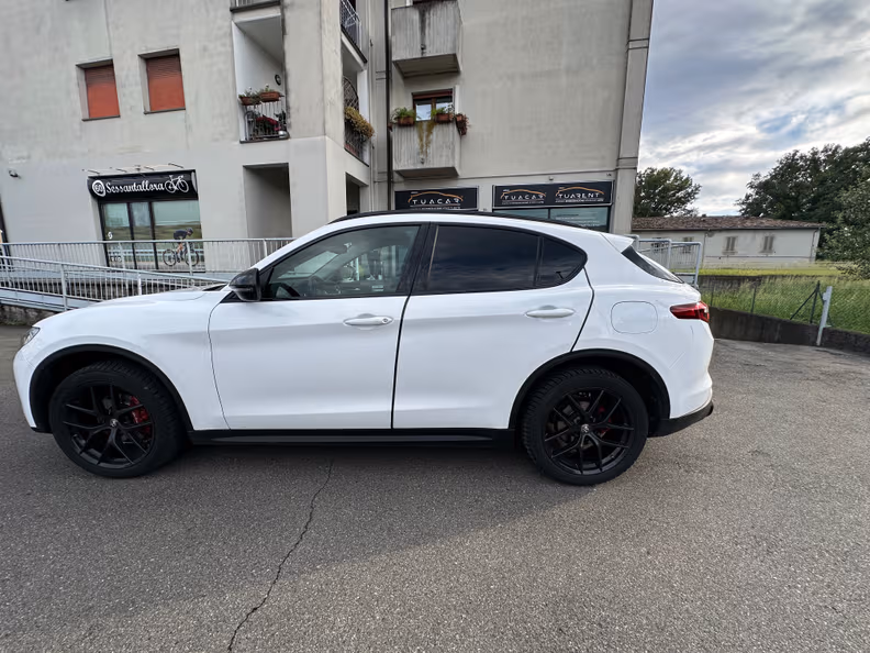 Alfa Romeo Stelvio - 2