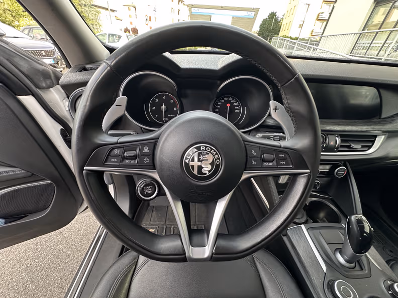 Alfa Romeo Stelvio - 12