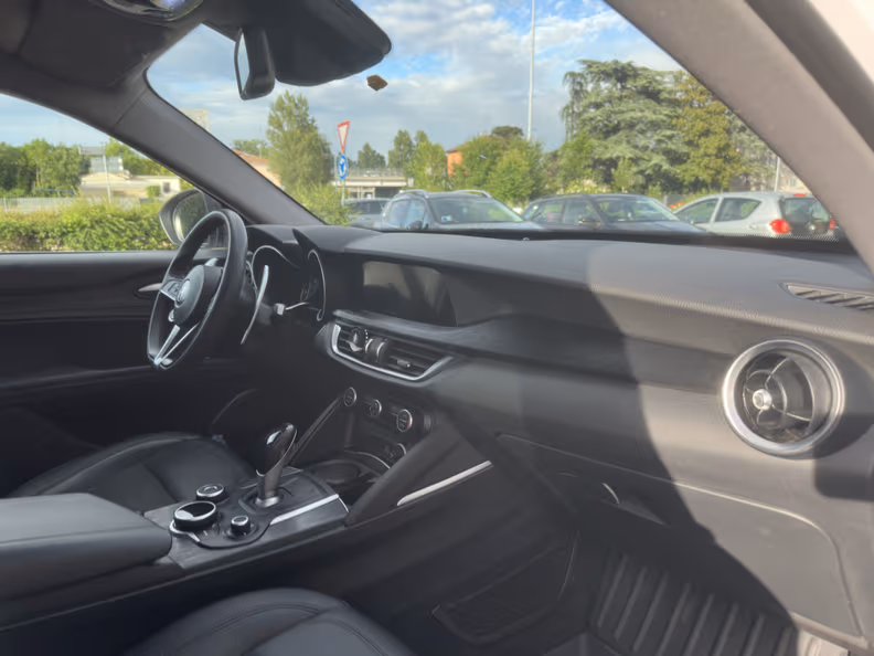 Alfa Romeo Stelvio - 17