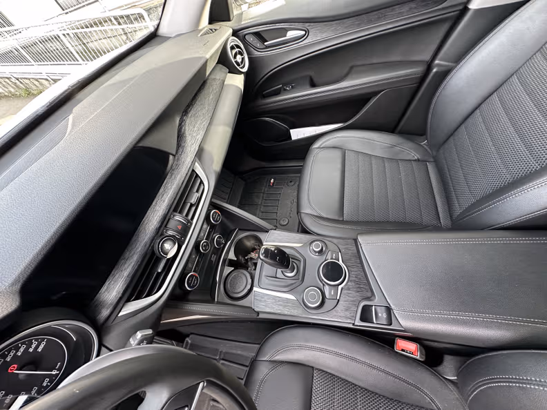 Alfa Romeo Stelvio - 15