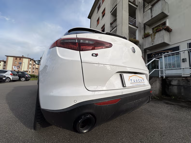 Alfa Romeo Stelvio - 11