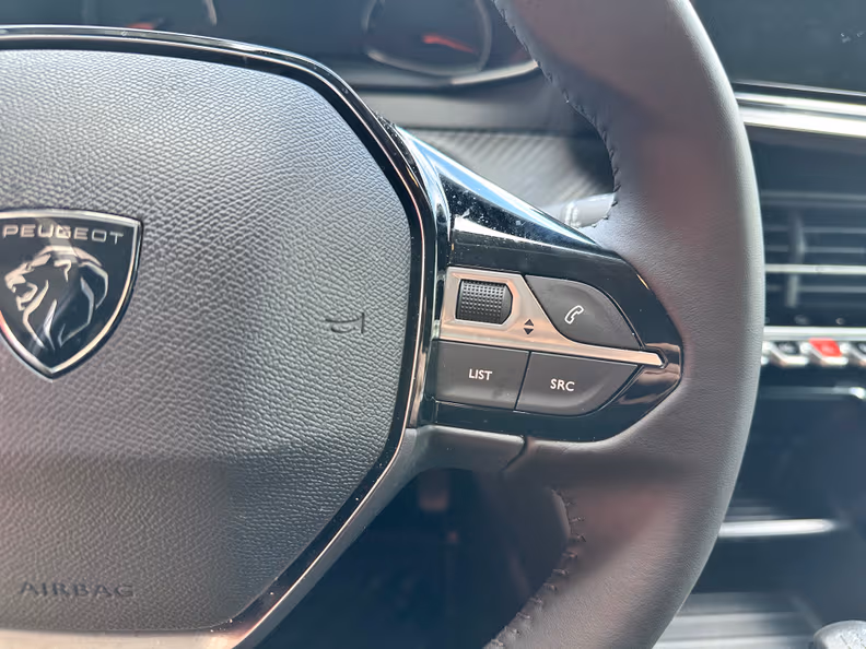 Peugeot 208 - 12