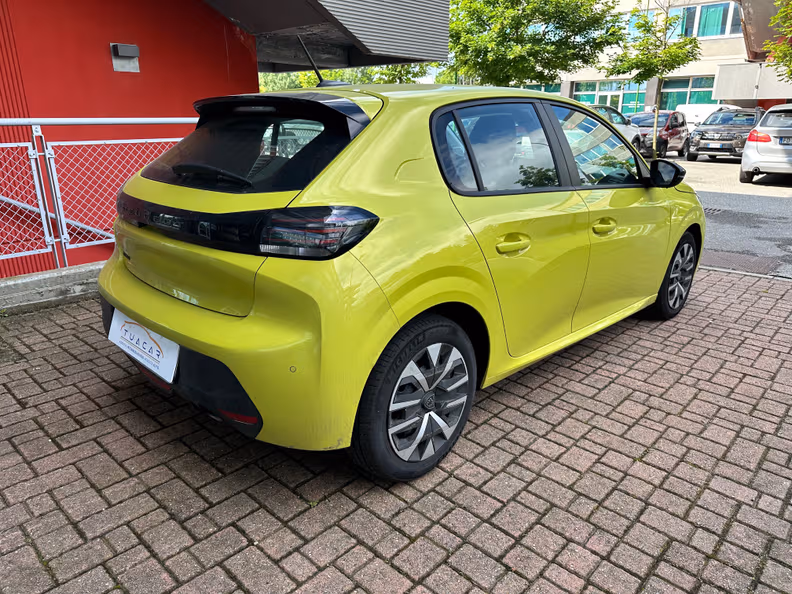 Peugeot 208 - 4