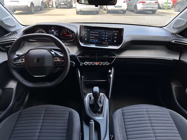 Peugeot 208 - 13