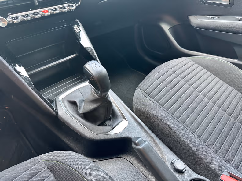 Peugeot 208 - 25