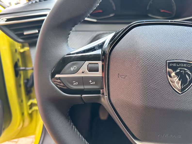 Peugeot 208 - 10