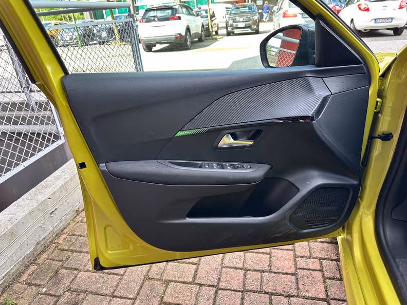 Peugeot 208 - 21