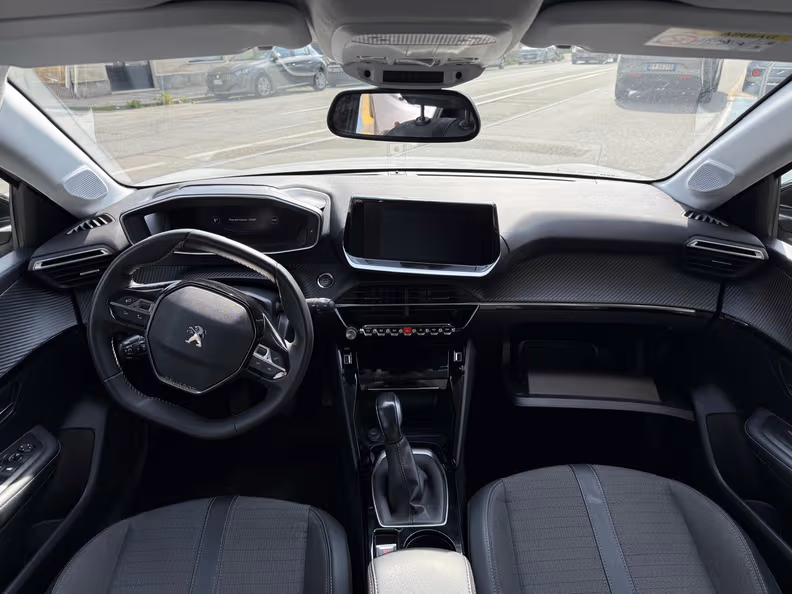 Peugeot 208 - 9