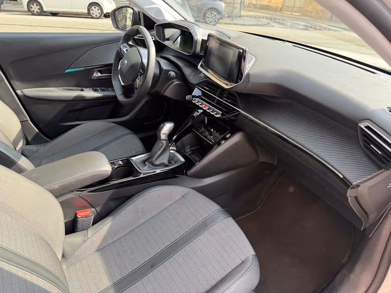 Peugeot 208 - 23