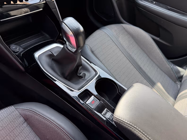 Peugeot 208 - 21