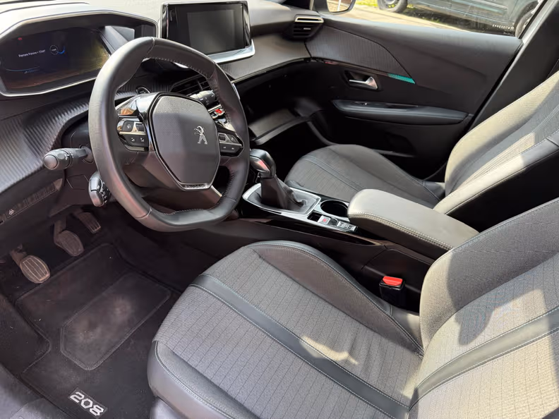 Peugeot 208 - 7