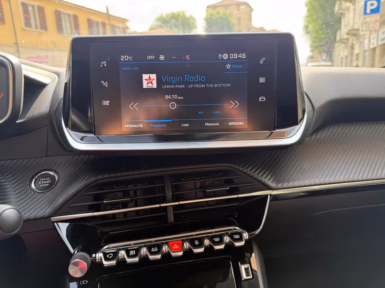 Peugeot 208 - 18