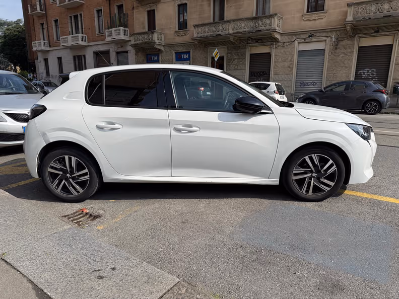 Peugeot 208 - 6