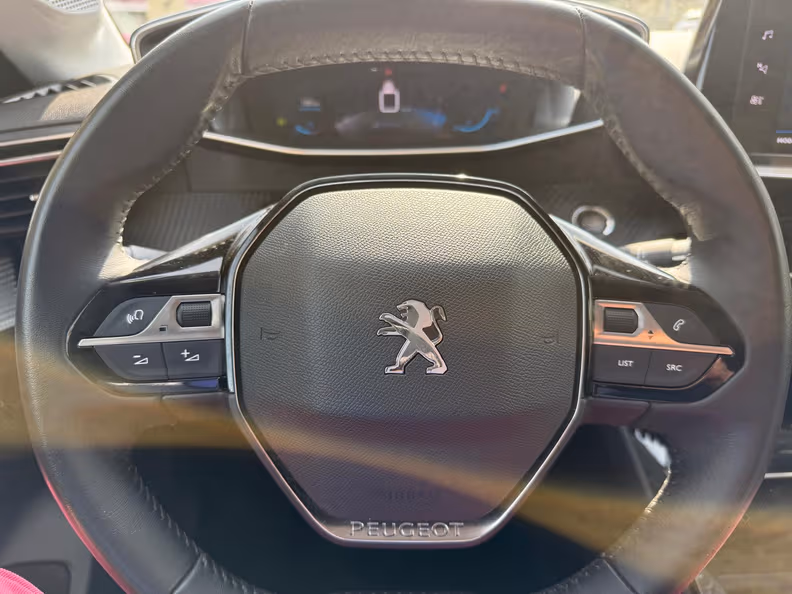 Peugeot 208 - 12