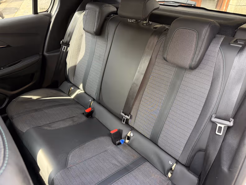 Peugeot 208 - 10