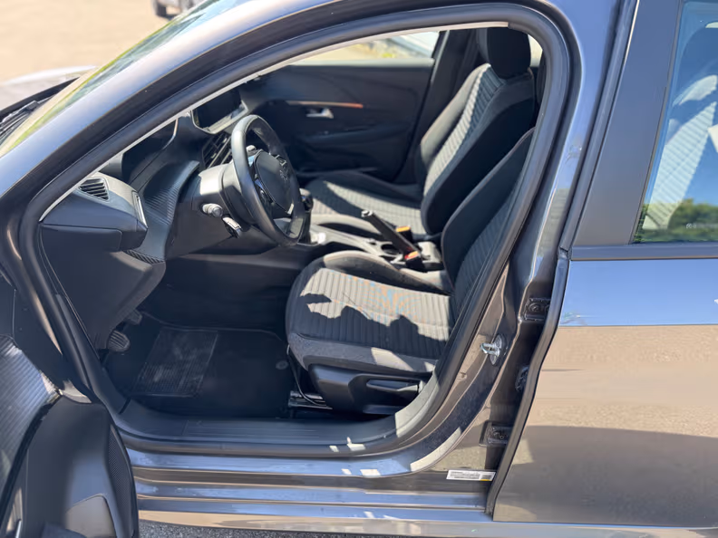 Peugeot 208 - 20