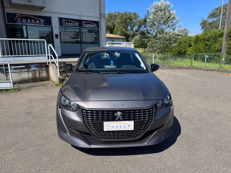 Peugeot 208 - 8