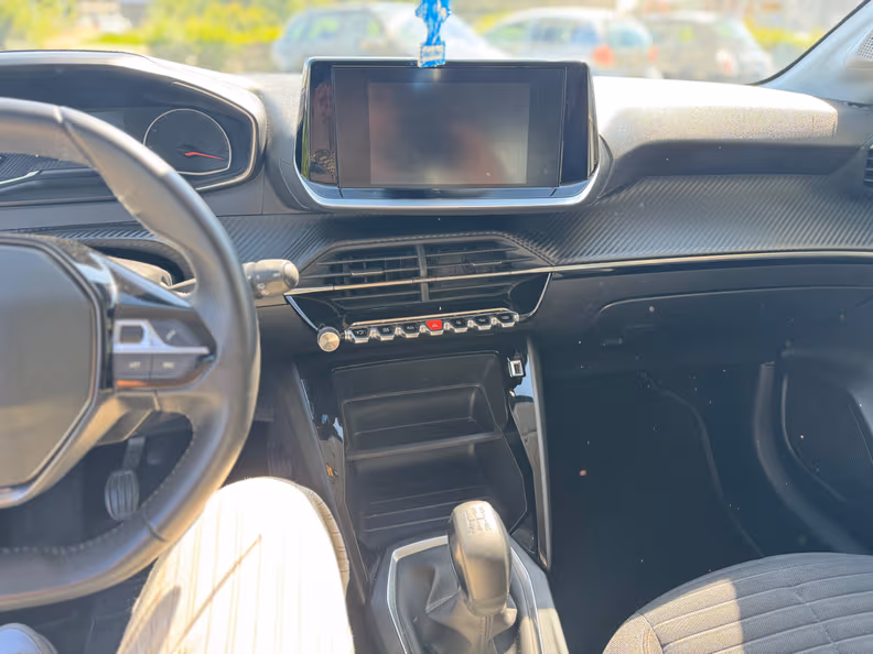 Peugeot 208 - 19