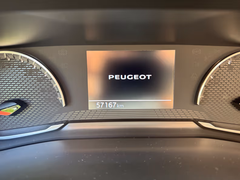 Peugeot 208 - 16