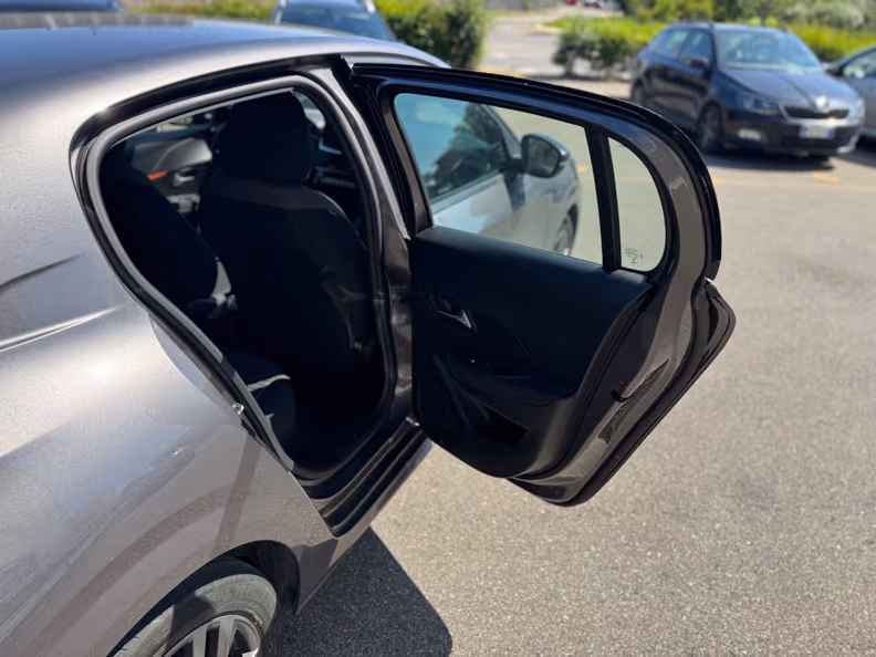 Peugeot 208 - 24