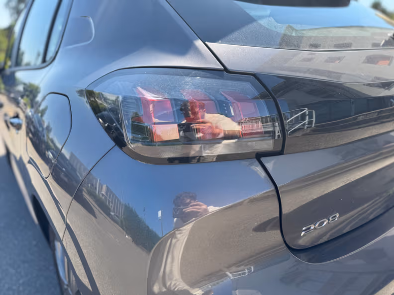 Peugeot 208 - 11