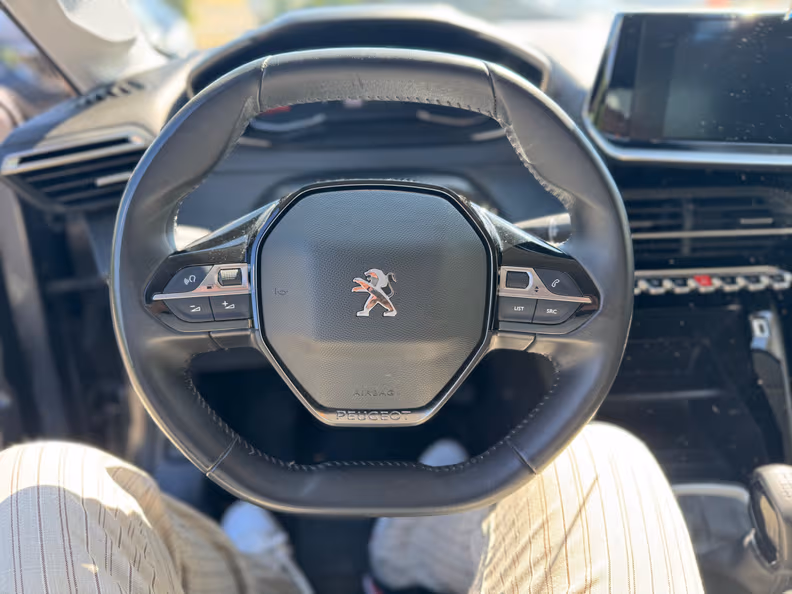 Peugeot 208 - 15