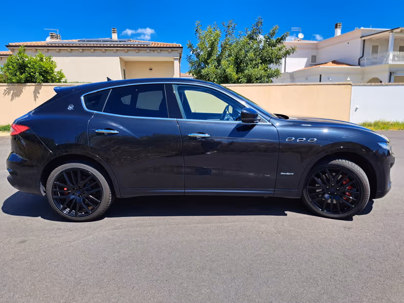 Maserati Levante - 4