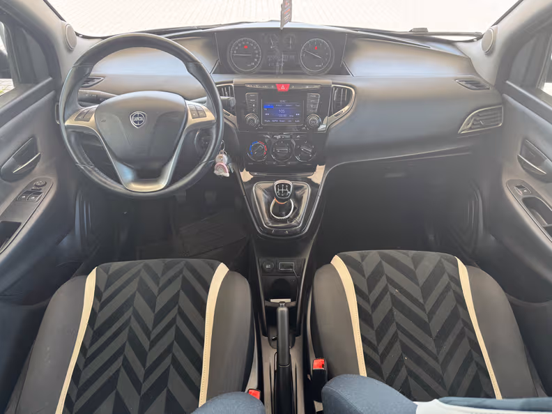 Lancia Ypsilon - 15
