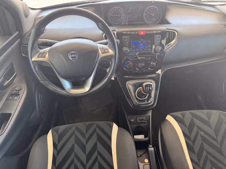 Lancia Ypsilon - 7