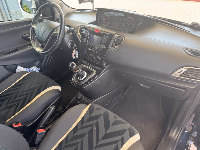 Lancia Ypsilon - 8