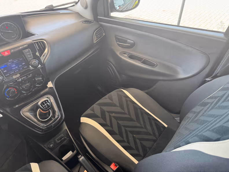 Lancia Ypsilon - 30