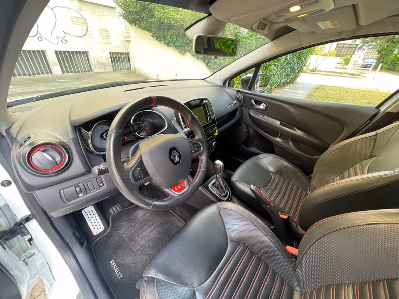 Renault Clio - 32