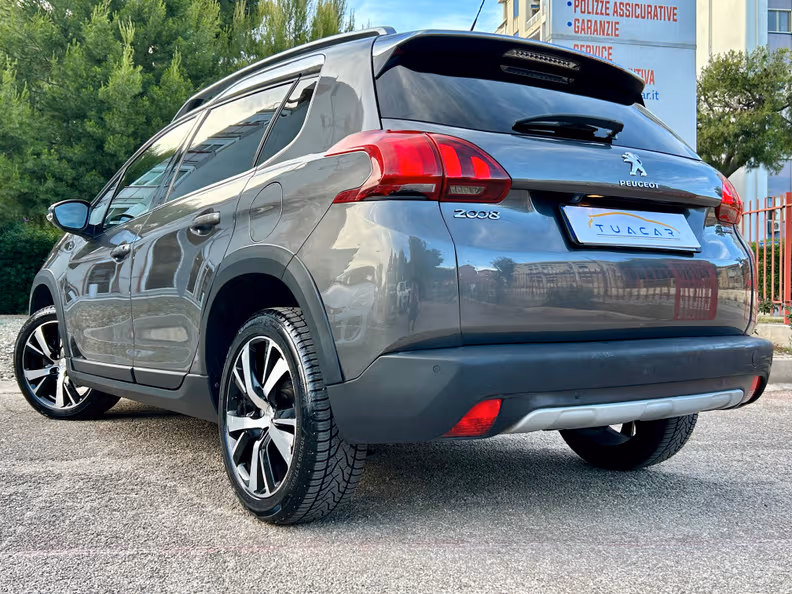 Peugeot 2008 - 8